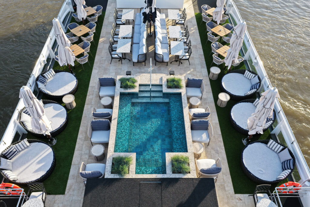 TAUck UNLEASHES France's Floating Palaces—See Them NOW!